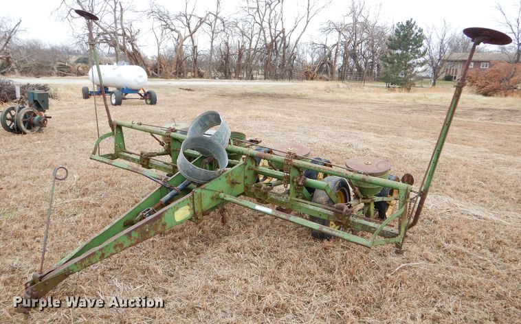 image for item GB9512 John Deere 494A planter