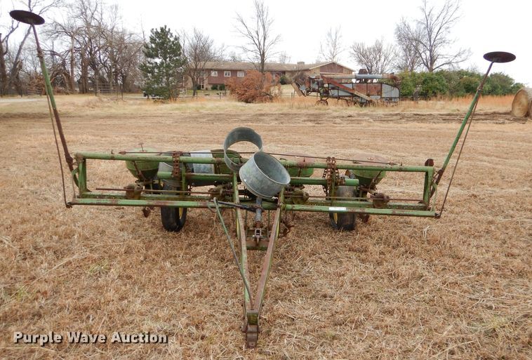 image for item GB9512 John Deere 494A planter