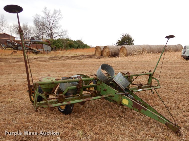 image for item GB9512 John Deere 494A planter
