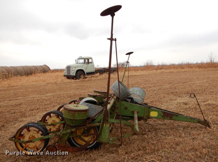 image for item GB9512 John Deere 494A planter