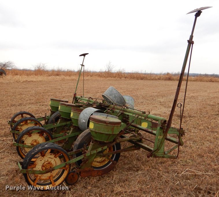 image for item GB9512 John Deere 494A planter