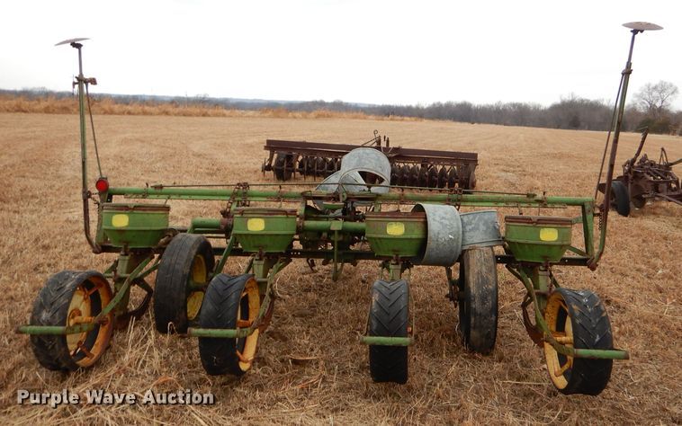 image for item GB9512 John Deere 494A planter