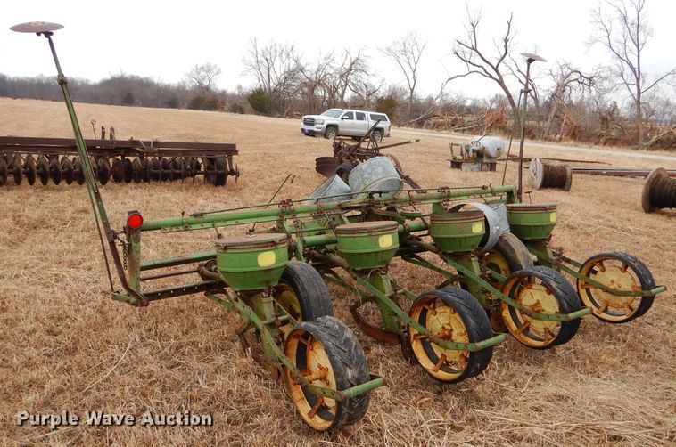 image for item GB9512 John Deere 494A planter