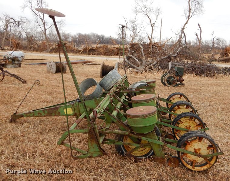 image for item GB9512 John Deere 494A planter