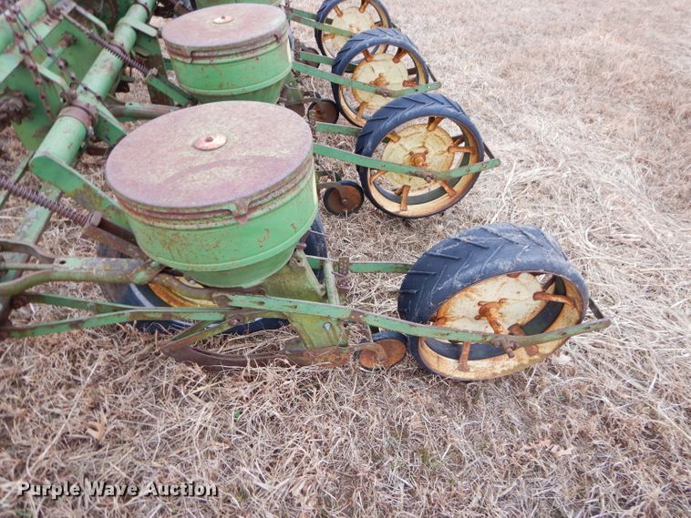 image for item GB9512 John Deere 494A planter