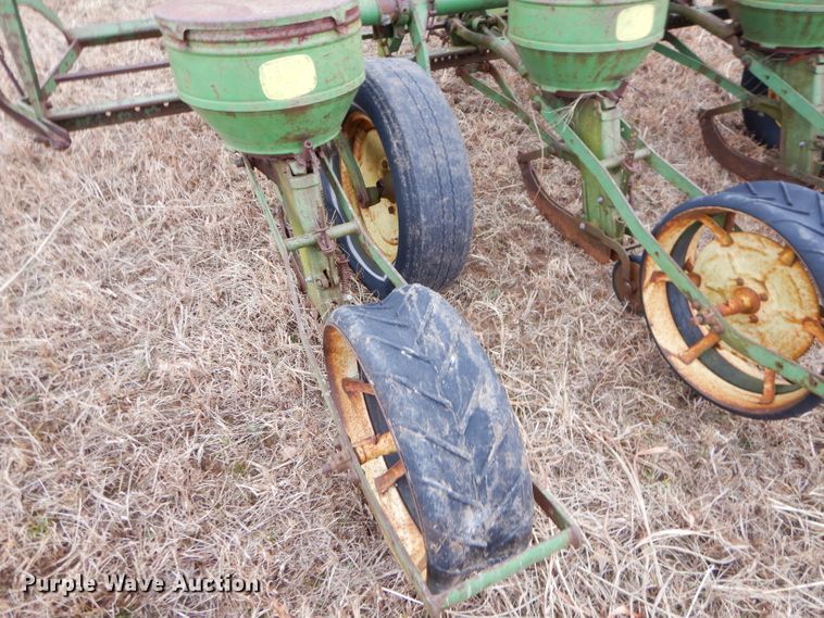 image for item GB9512 John Deere 494A planter