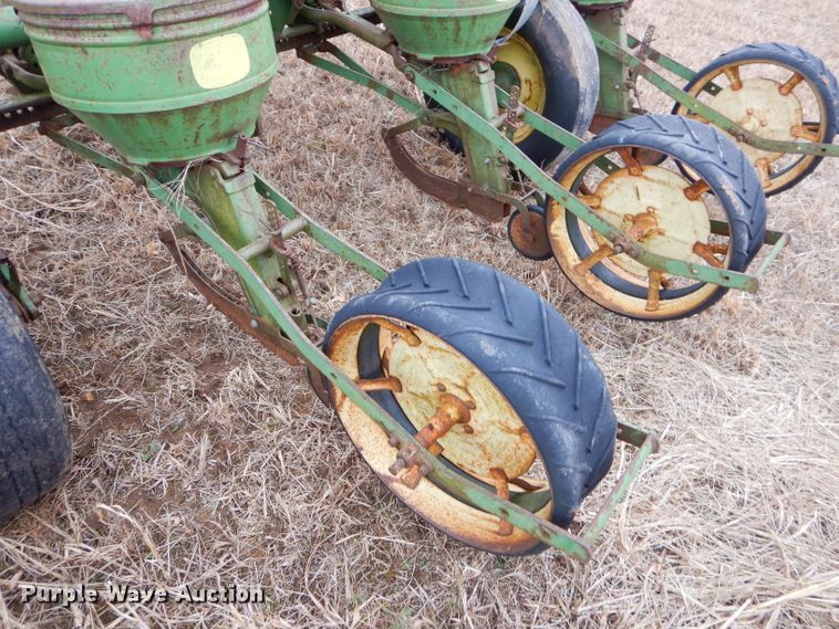 image for item GB9512 John Deere 494A planter