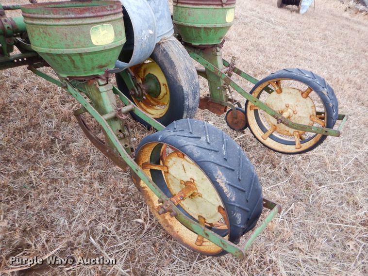 image for item GB9512 John Deere 494A planter