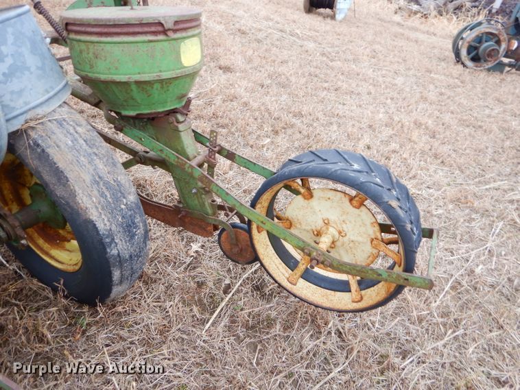 image for item GB9512 John Deere 494A planter