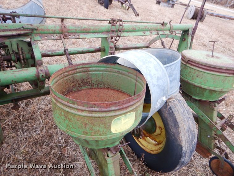 image for item GB9512 John Deere 494A planter