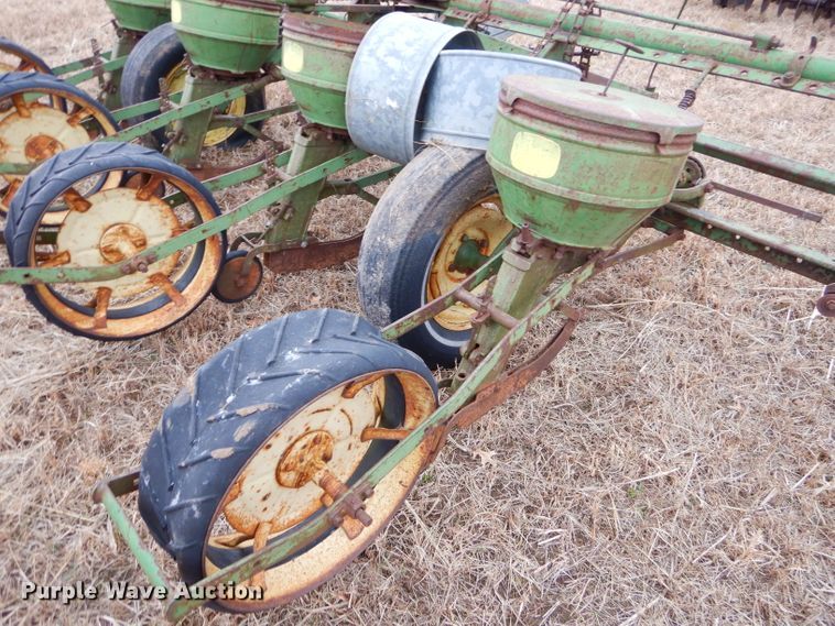 image for item GB9512 John Deere 494A planter