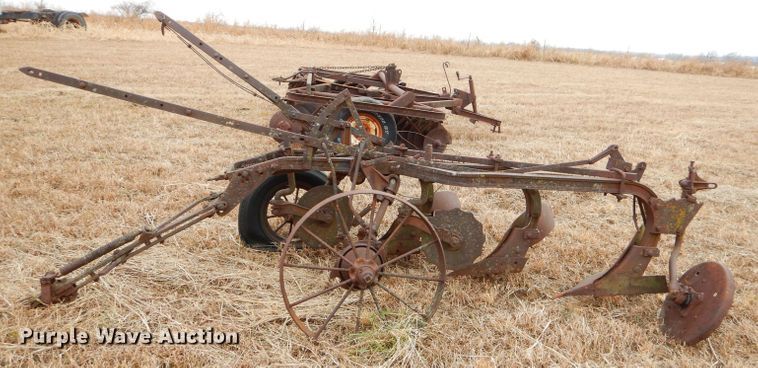 image for item GB9513 Three bottom plow