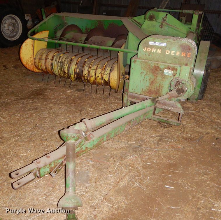 image for item GB9522 John Deere 24T small square baler