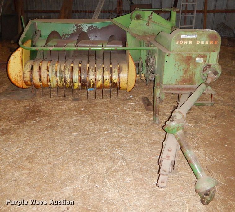 image for item GB9522 John Deere 24T small square baler