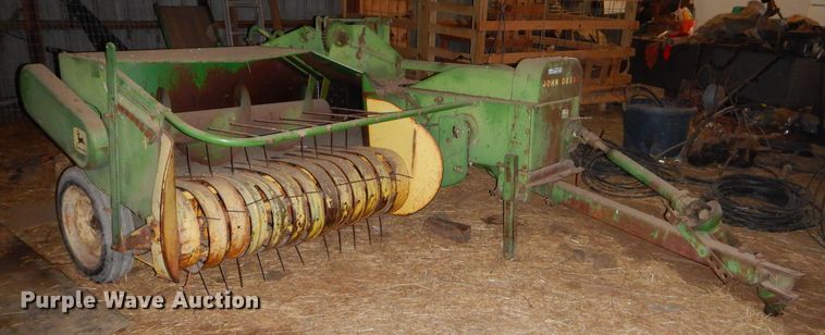 image for item GB9522 John Deere 24T small square baler