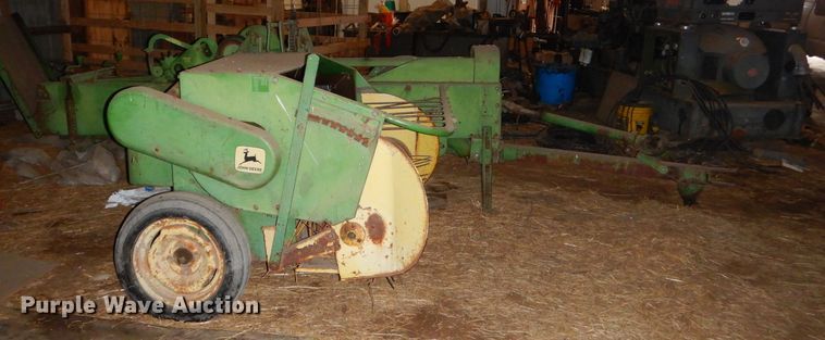 image for item GB9522 John Deere 24T small square baler