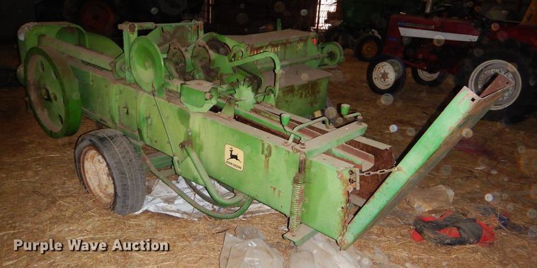 image for item GB9522 John Deere 24T small square baler