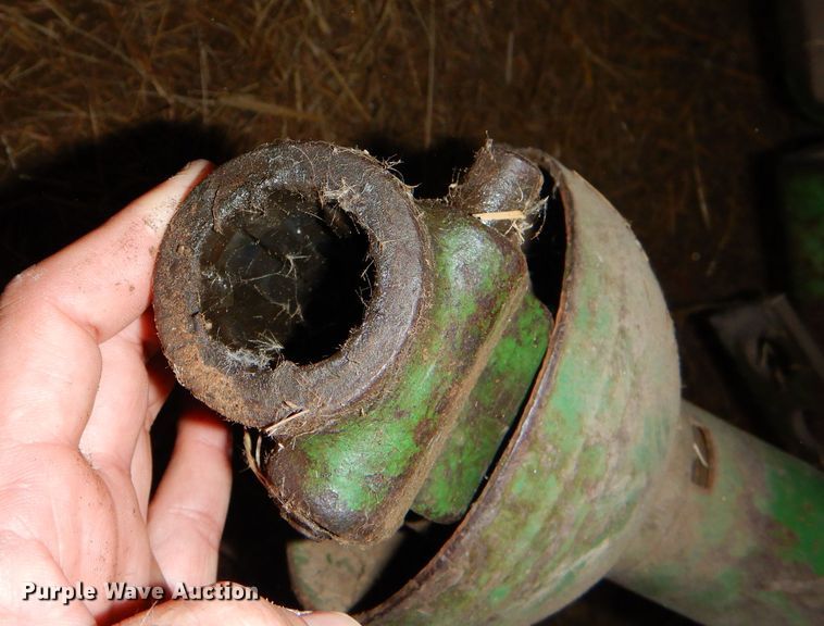 image for item GB9522 John Deere 24T small square baler