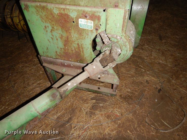 image for item GB9522 John Deere 24T small square baler