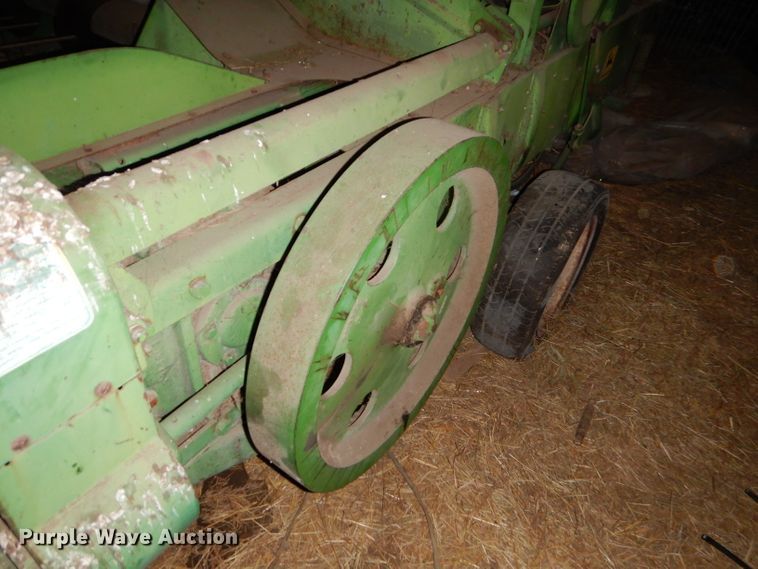 image for item GB9522 John Deere 24T small square baler