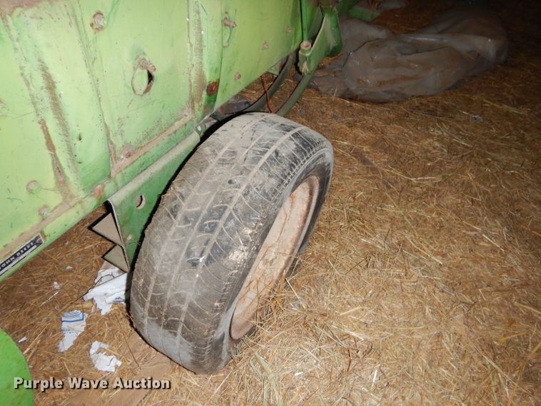 image for item GB9522 John Deere 24T small square baler