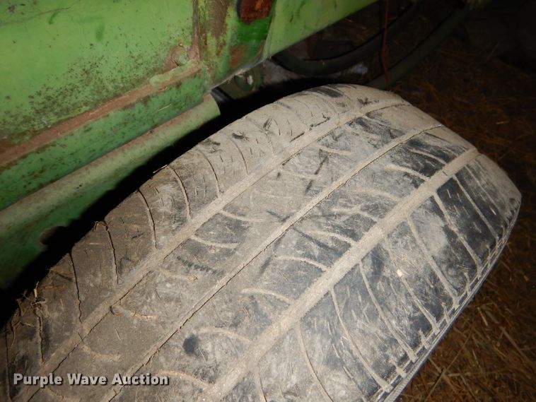 image for item GB9522 John Deere 24T small square baler