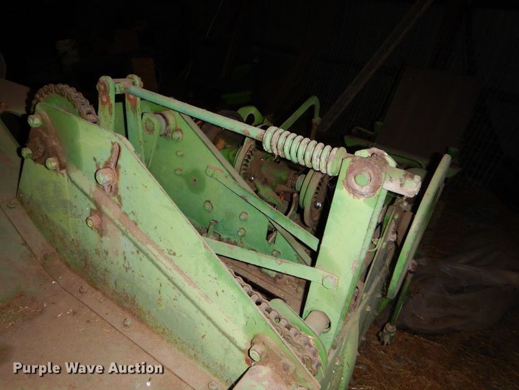 image for item GB9522 John Deere 24T small square baler