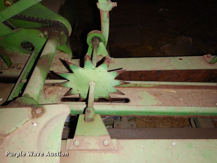 image for item GB9522 John Deere 24T small square baler