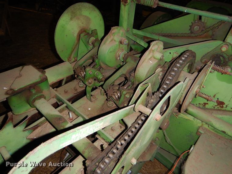 image for item GB9522 John Deere 24T small square baler