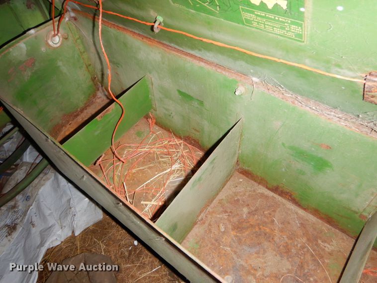 image for item GB9522 John Deere 24T small square baler