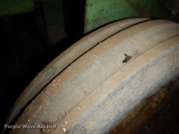 image for item GB9522 John Deere 24T small square baler