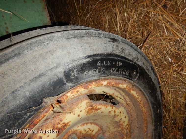 image for item GB9522 John Deere 24T small square baler