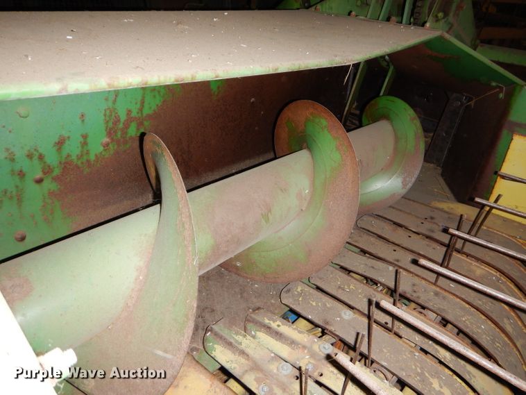 image for item GB9522 John Deere 24T small square baler