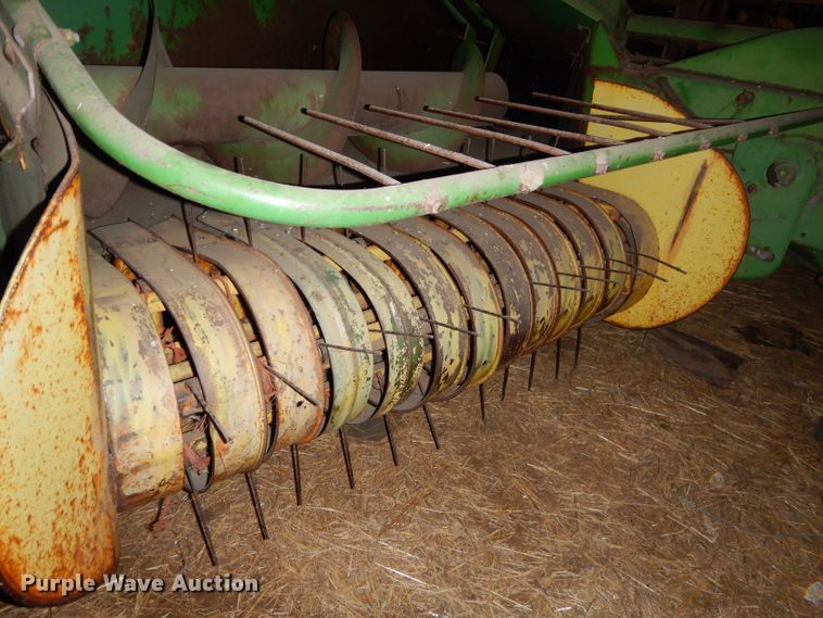 image for item GB9522 John Deere 24T small square baler