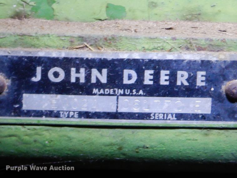 image for item GB9522 John Deere 24T small square baler