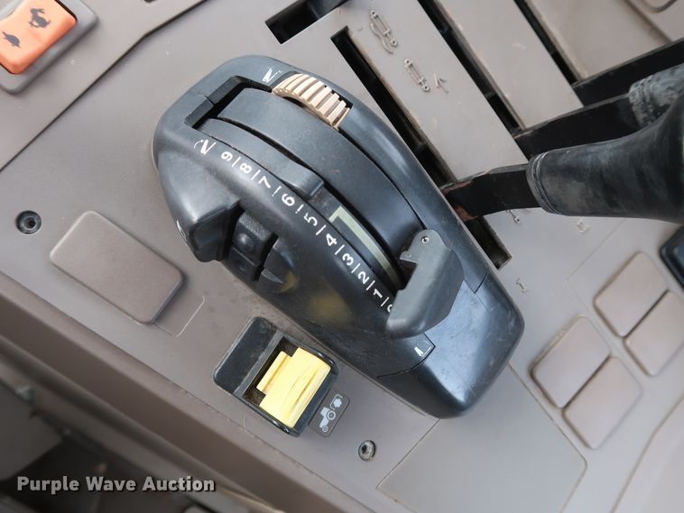 image for item GD9937 2014 John Deere 6125M MFWD tractor