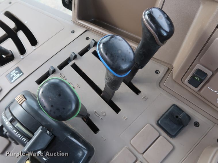 image for item GD9937 2014 John Deere 6125M MFWD tractor