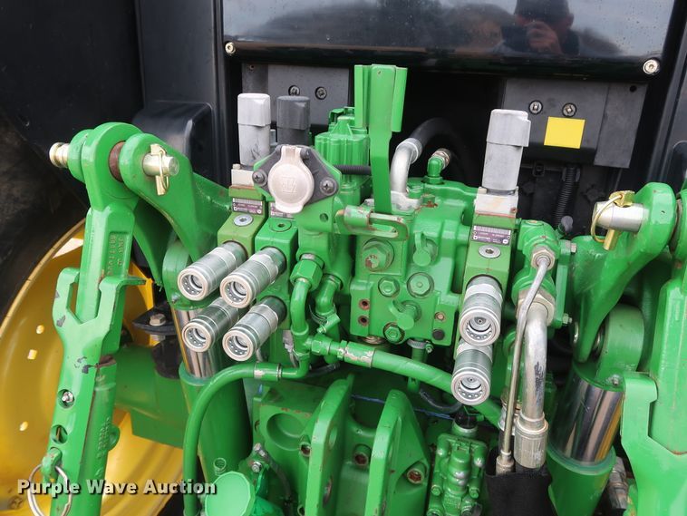image for item GD9937 2014 John Deere 6125M MFWD tractor