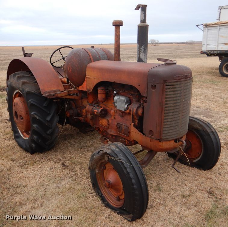 image for item GE9536 1948 Case LA tractor