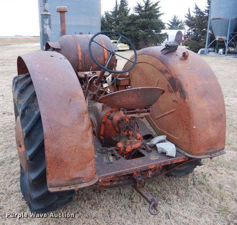 image for item GE9536 1948 Case LA tractor