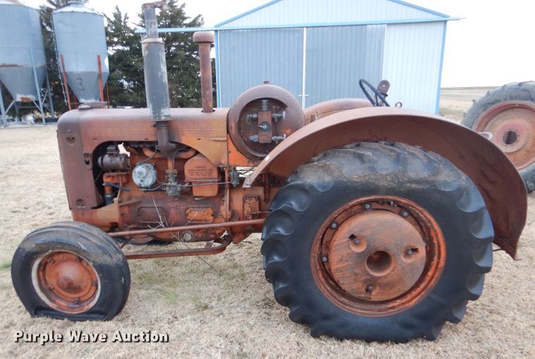 image for item GE9536 1948 Case LA tractor