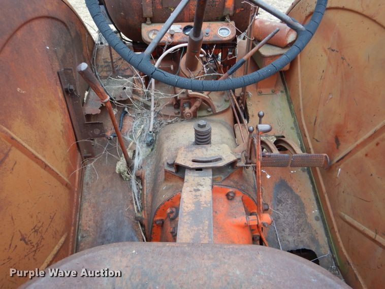 image for item GE9536 1948 Case LA tractor