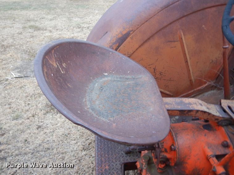 image for item GE9536 1948 Case LA tractor