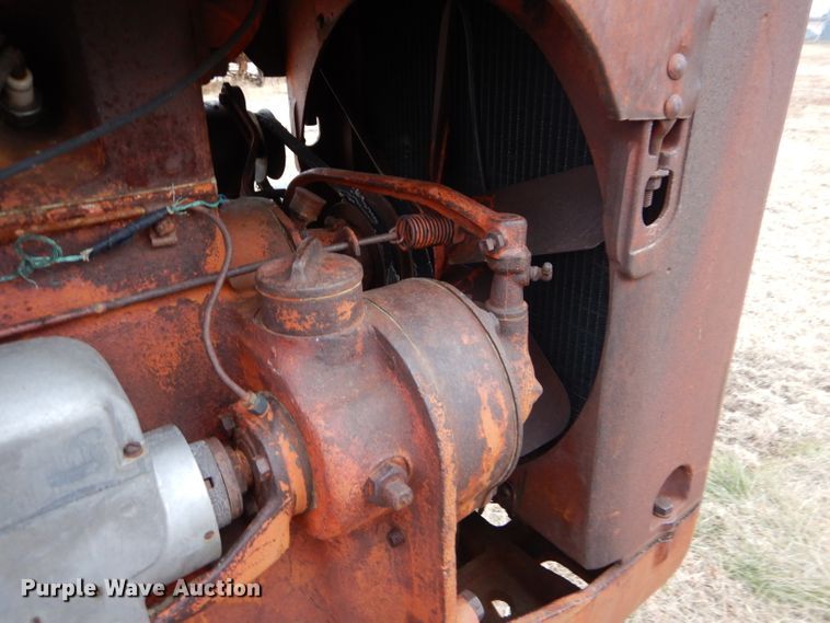 image for item GE9536 1948 Case LA tractor