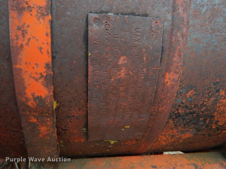 image for item GE9536 1948 Case LA tractor