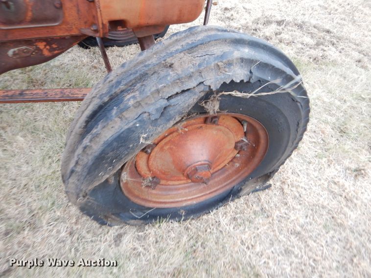 image for item GE9536 1948 Case LA tractor