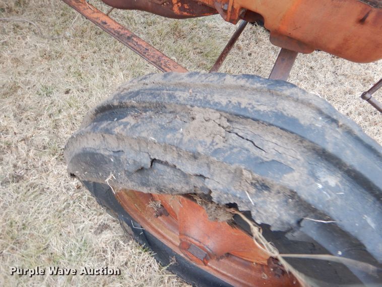 image for item GE9536 1948 Case LA tractor