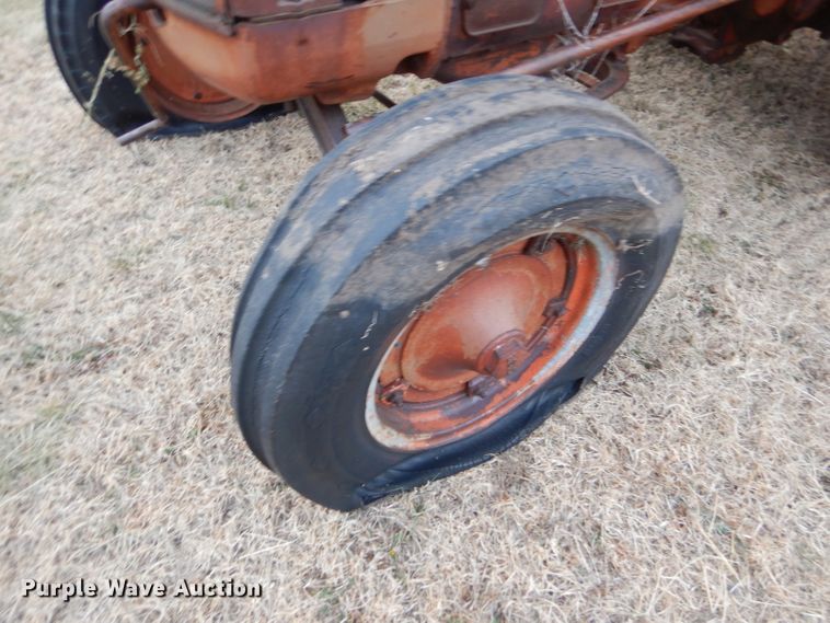 image for item GE9536 1948 Case LA tractor