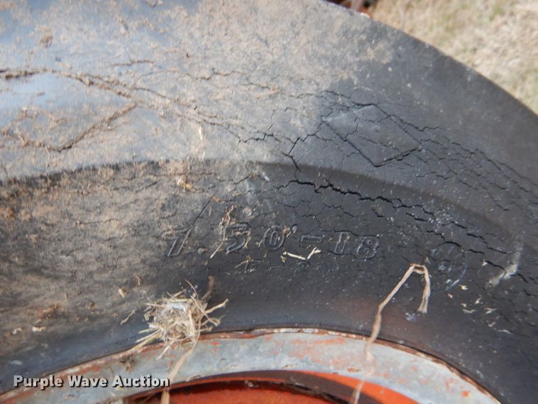 image for item GE9536 1948 Case LA tractor