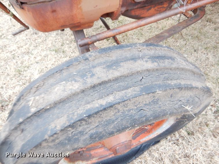 image for item GE9536 1948 Case LA tractor